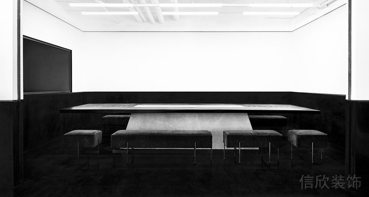 辦公室裝修設(shè)計黑白色調(diào)會議室