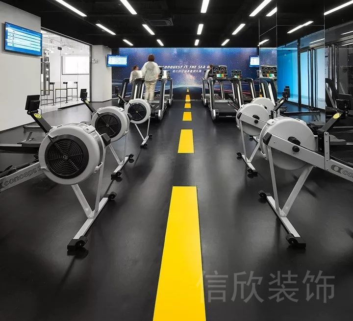 對稱式設(shè)計現(xiàn)代健身房裝修設(shè)計器械運(yùn)動區(qū)