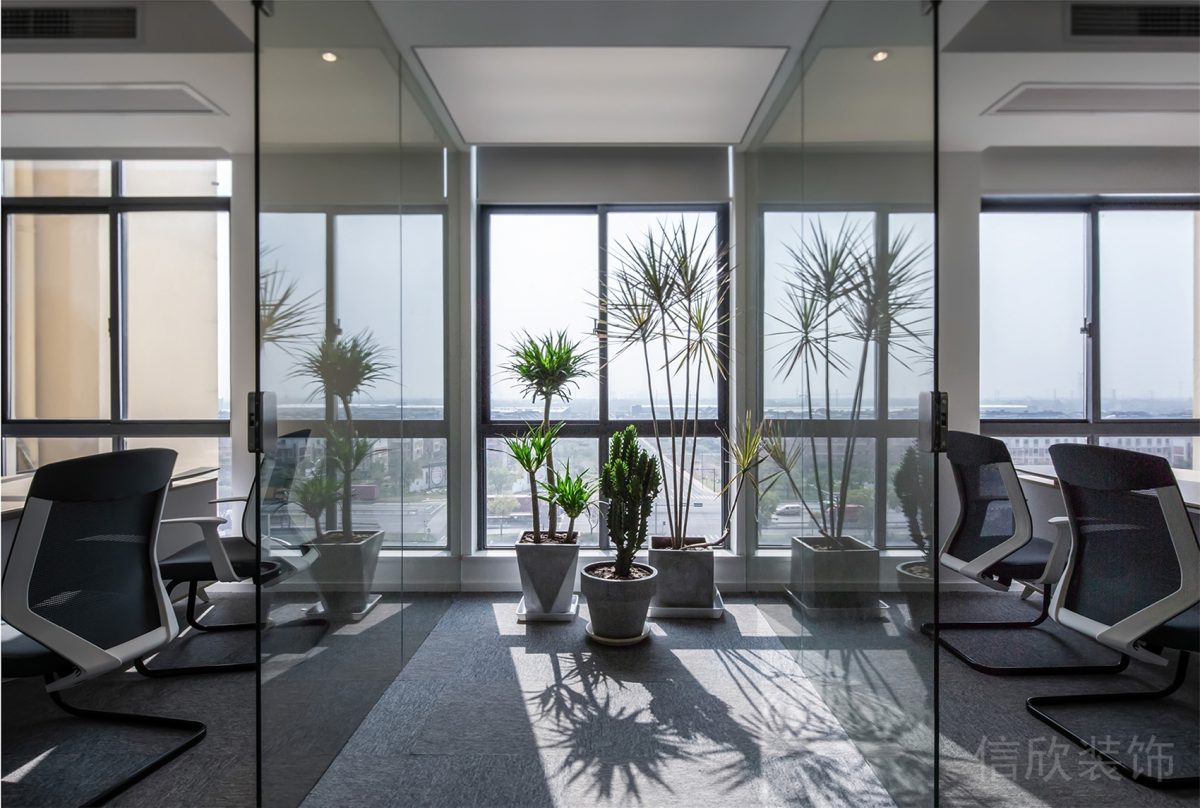 對(duì)稱式商務(wù)風(fēng)過(guò)道設(shè)計(jì)辦公室裝修