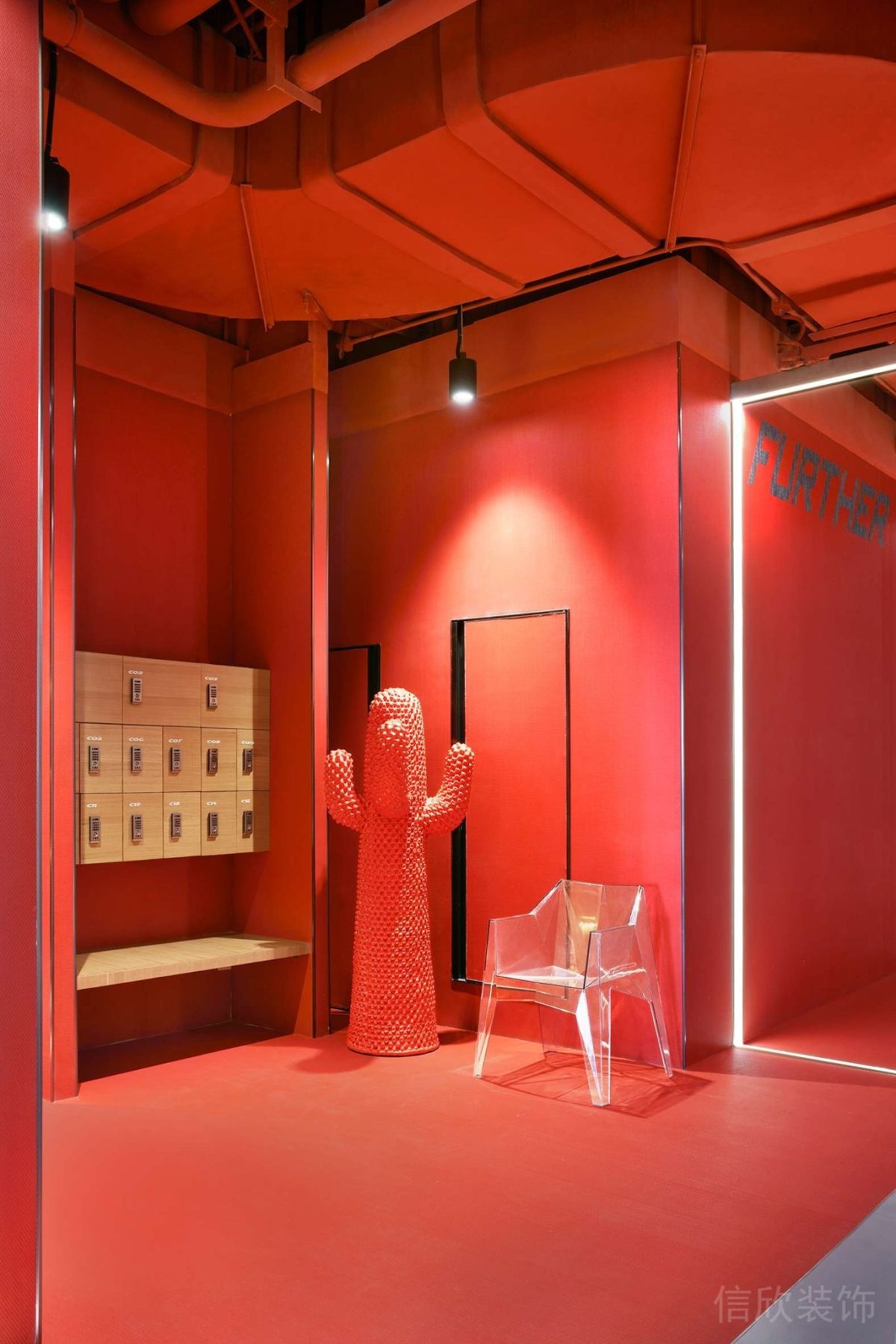 工業(yè)風(fēng)健身房紅色儲物柜休息區(qū)效果圖