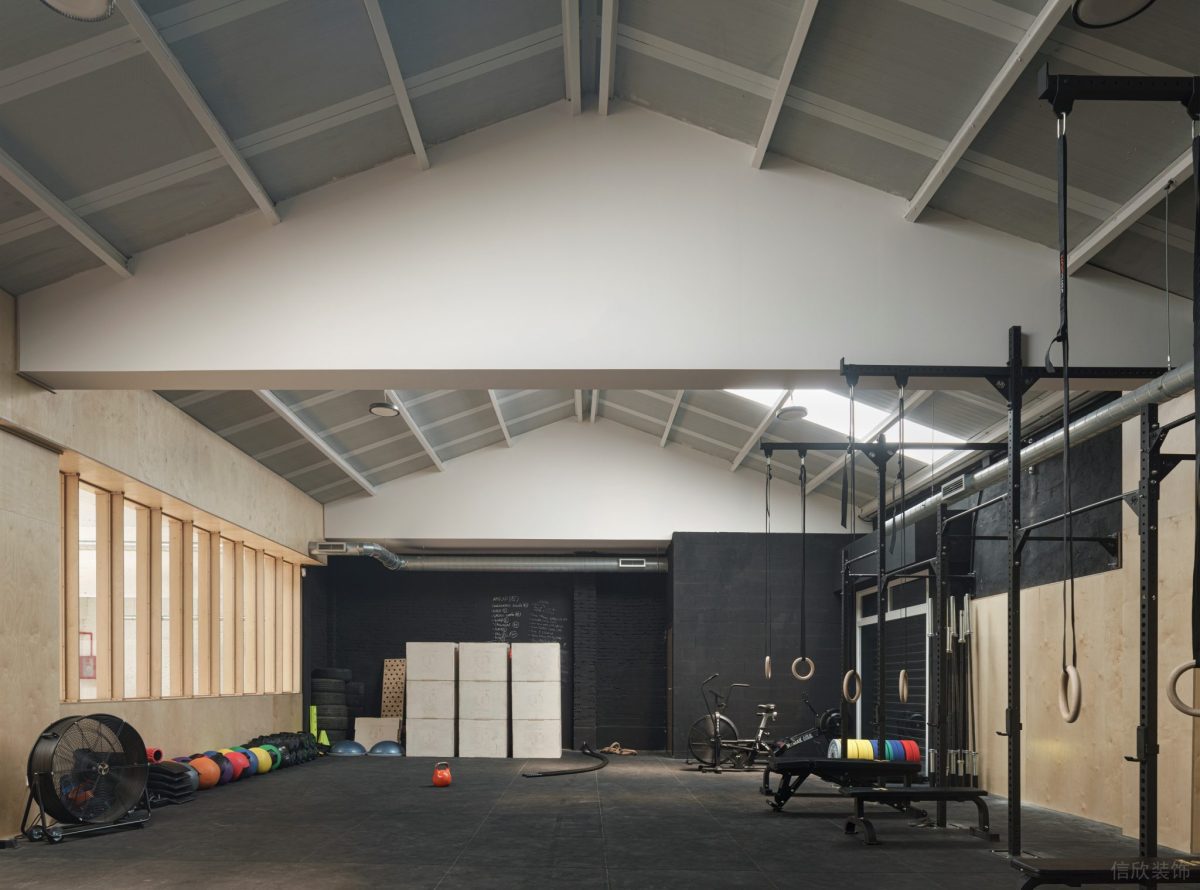 健身房力量訓(xùn)練區(qū)域簡約工業(yè)風(fēng)效果圖