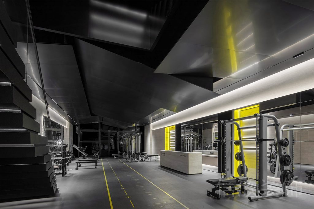 健身房裝修力量區(qū)簡(jiǎn)約黑色裝修設(shè)計(jì)