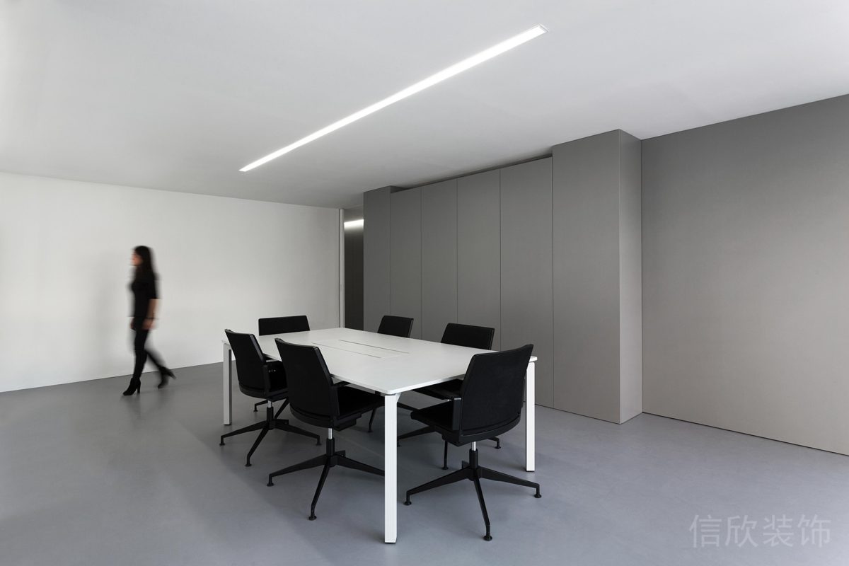 開放式休息區(qū)黑白色調(diào)裝修設(shè)計(jì)工業(yè)風(fēng)辦公室