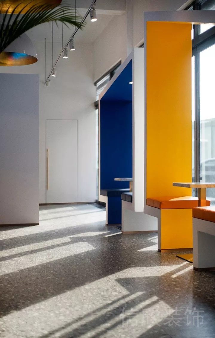 藍(lán)橙撞色創(chuàng)意洽談室裝修設(shè)計健身房休息區(qū)