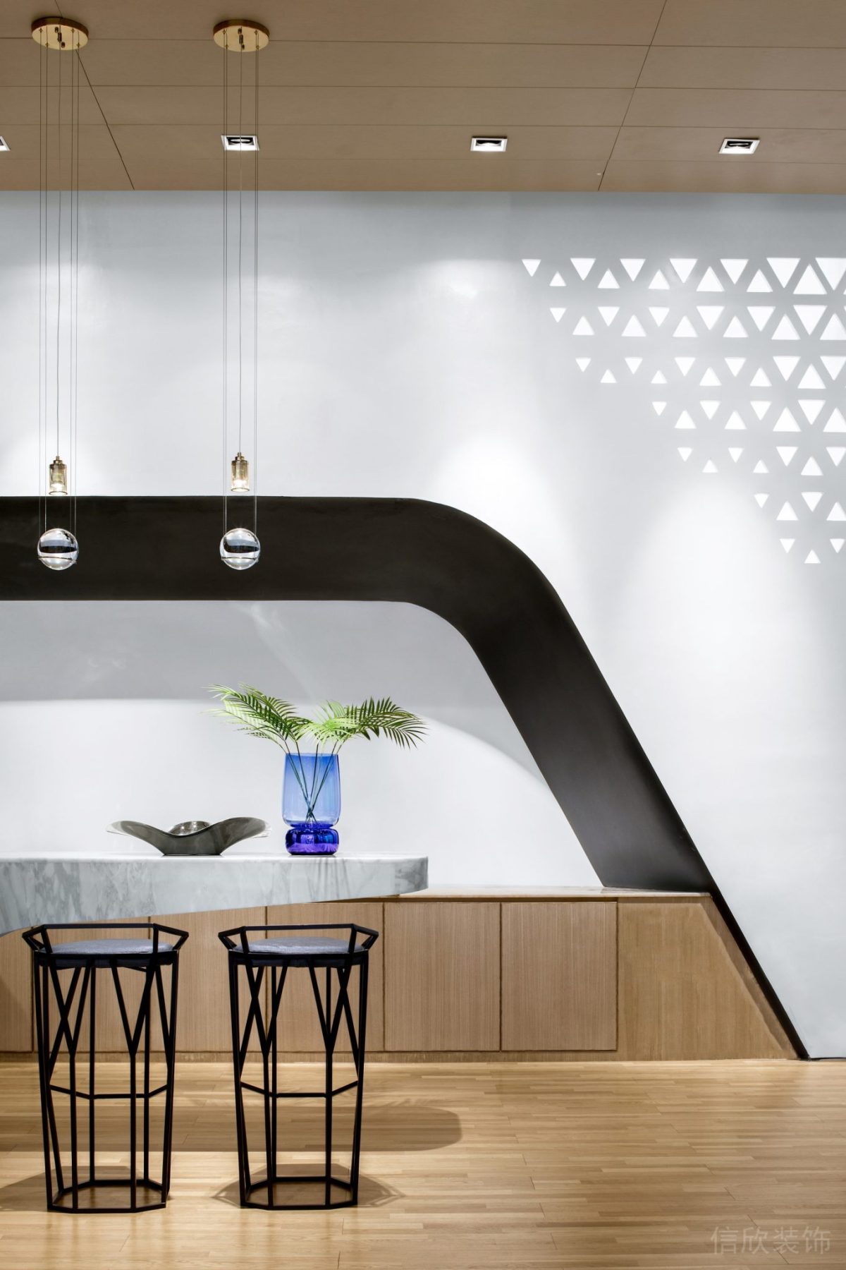 木飾面茶水間裝修設(shè)計辦公室創(chuàng)意吊頂天花