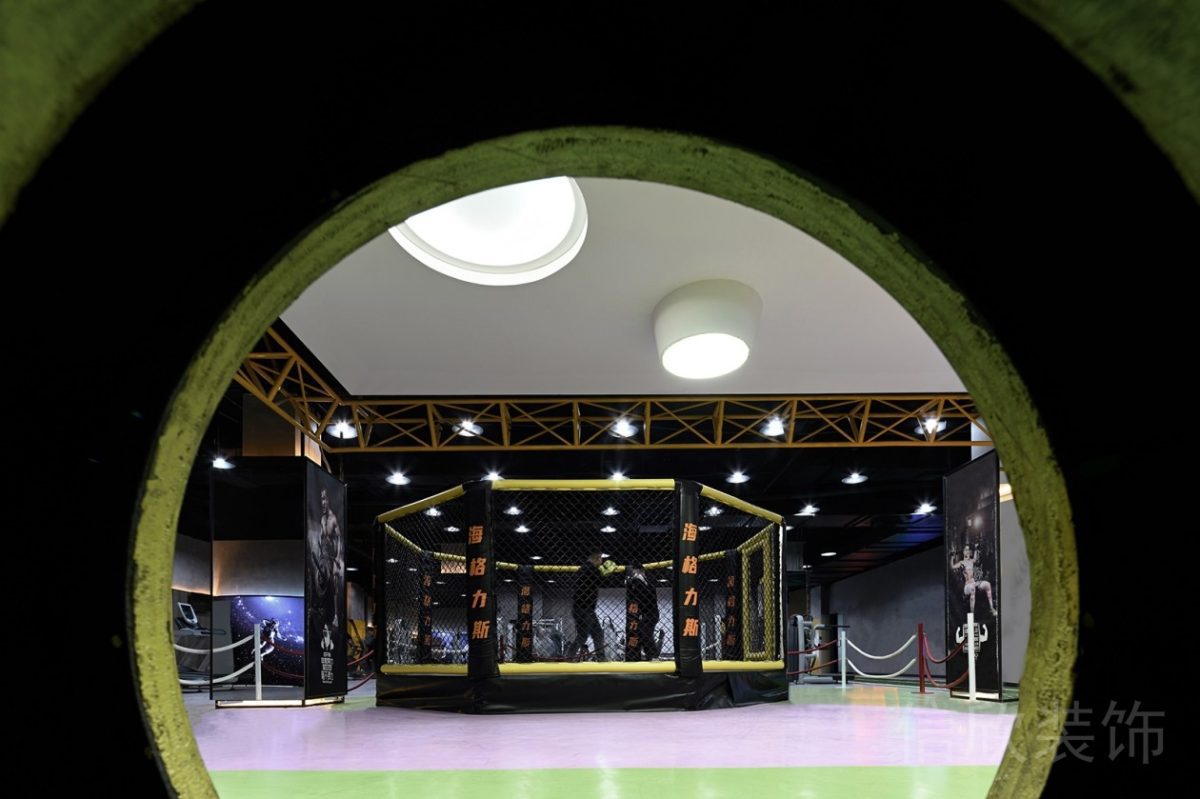 強(qiáng)調(diào)色八角籠健身房裝修設(shè)計