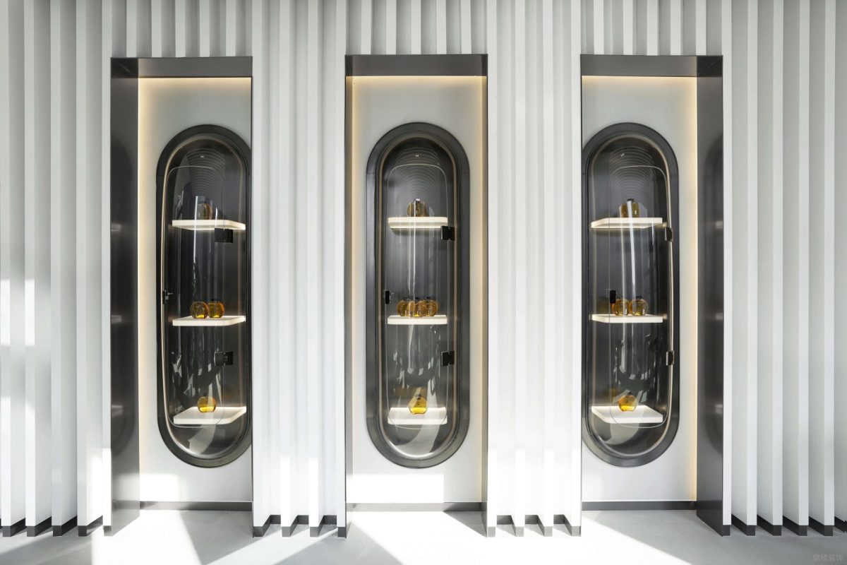 條紋柵格板白色產品售賣區瑜伽機構墻體設計