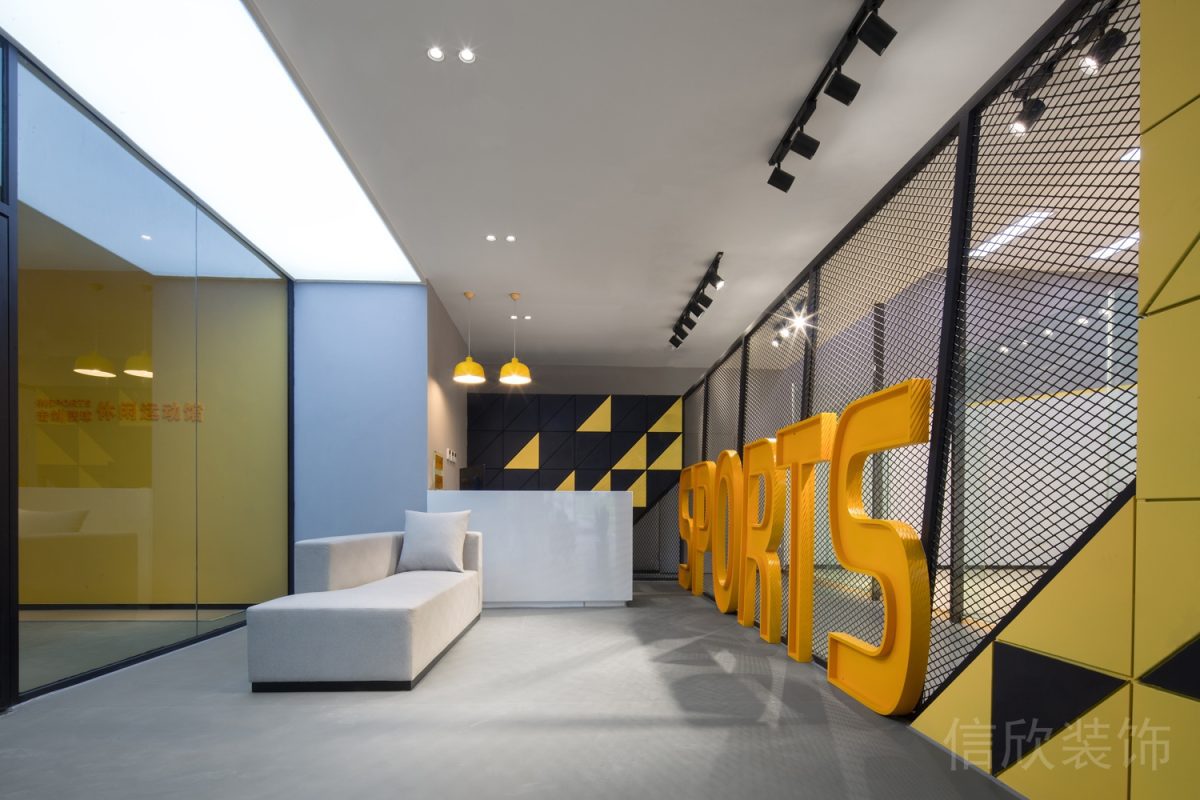 現(xiàn)代簡約打孔式金屬門面設(shè)計