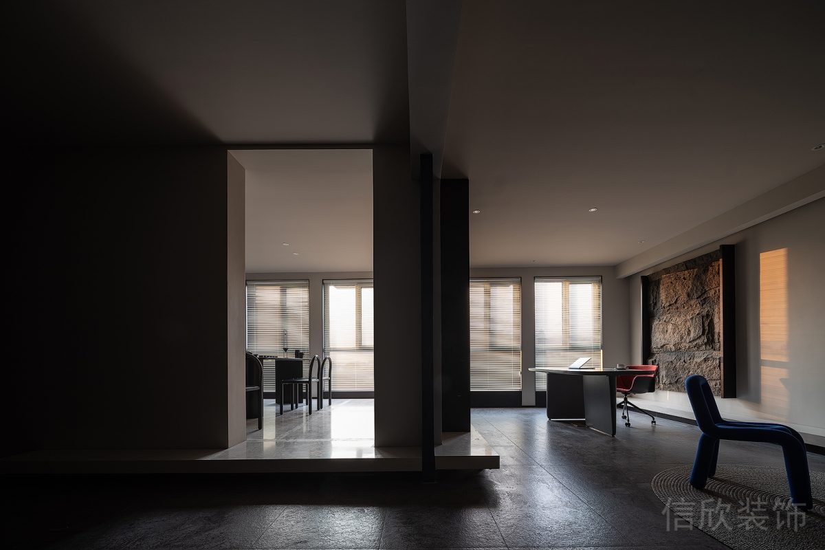 現(xiàn)代簡約滯空式辦公室裝修設(shè)計