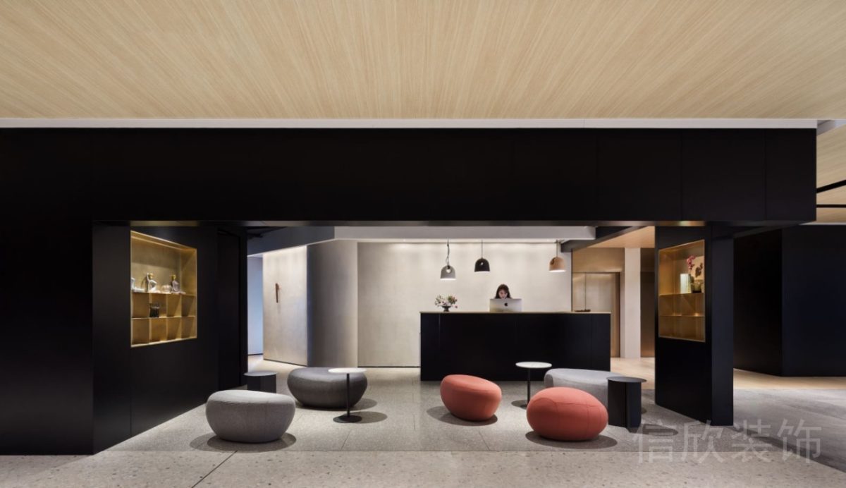 瑜伽機(jī)構(gòu)設(shè)計大廳接待處前臺區(qū)黑框幾何簡約沙發(fā)