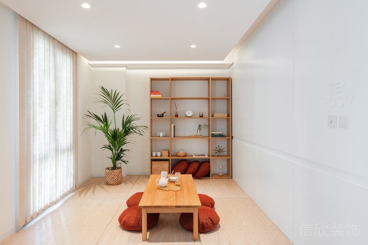 原木地板搭配圓形坐墊瑜伽機構茶水間裝修