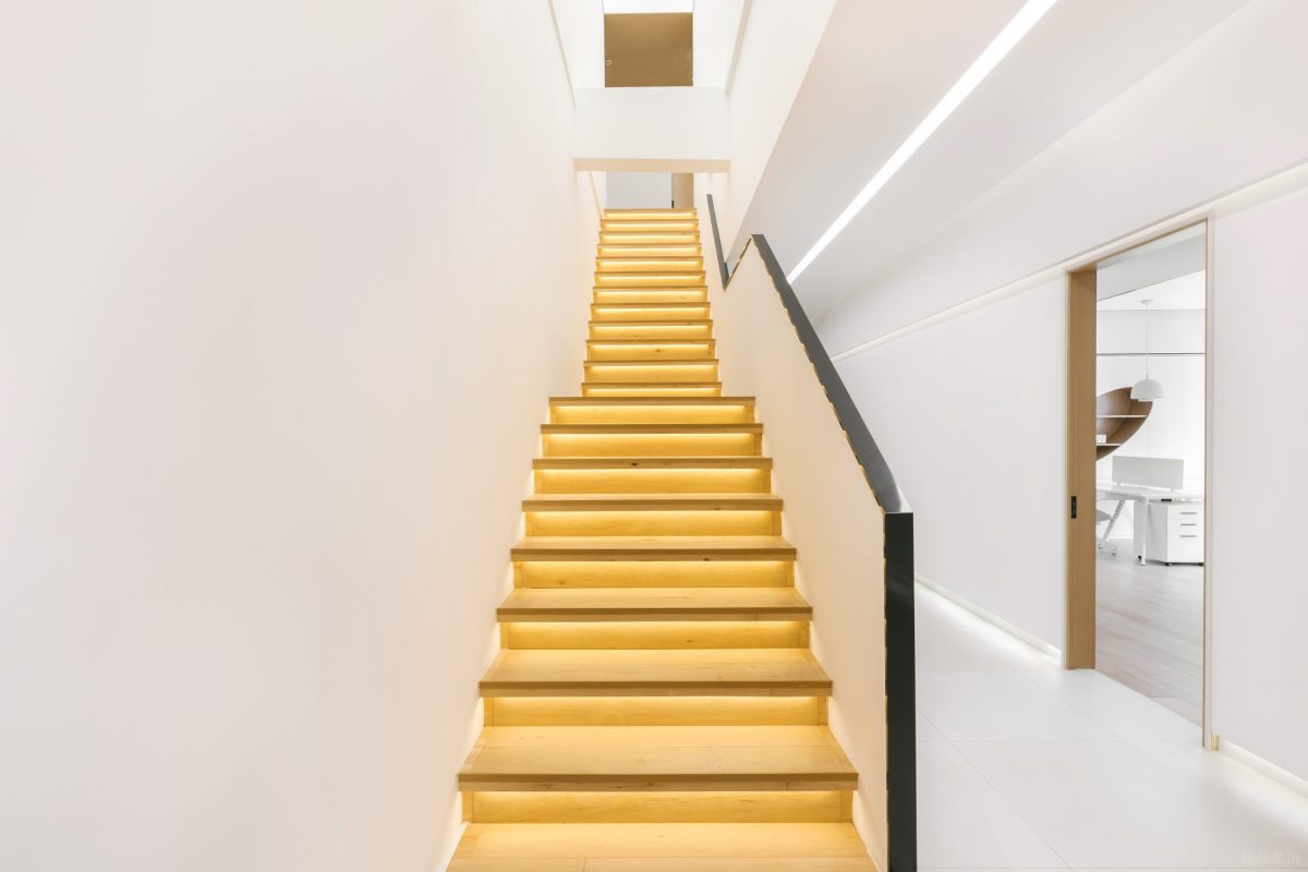 原木簡約風辦公空間樓梯裝修設(shè)計