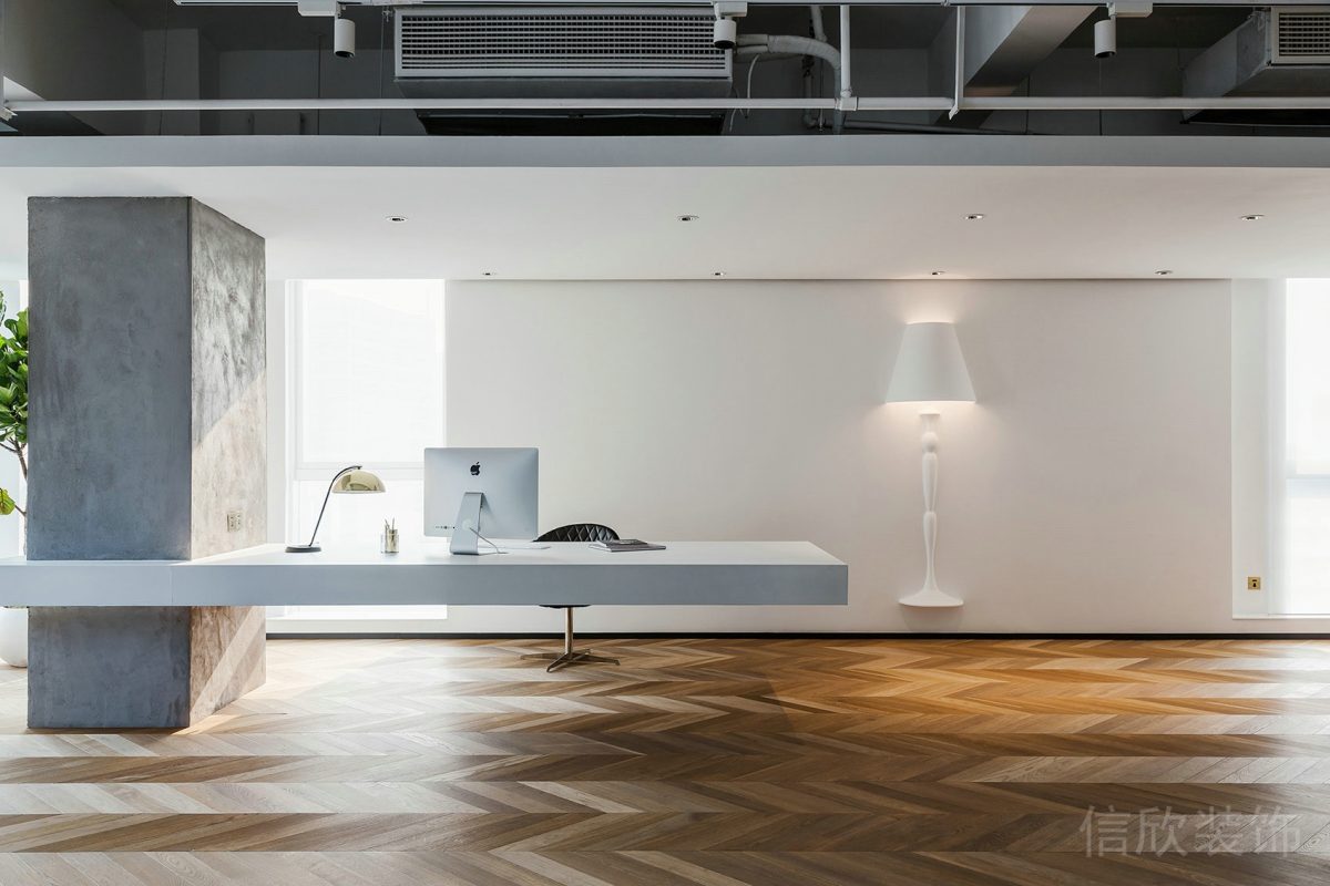 自然現(xiàn)代風辦公空間辦公臺裝修設(shè)計