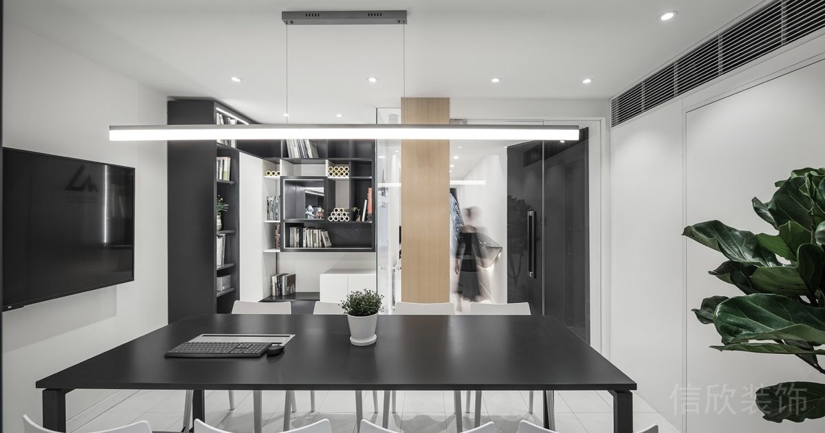 壁掛式電視設(shè)計(jì)黑白色調(diào)簡(jiǎn)約風(fēng)桌椅裝修辦公室休息室設(shè)計(jì)圖