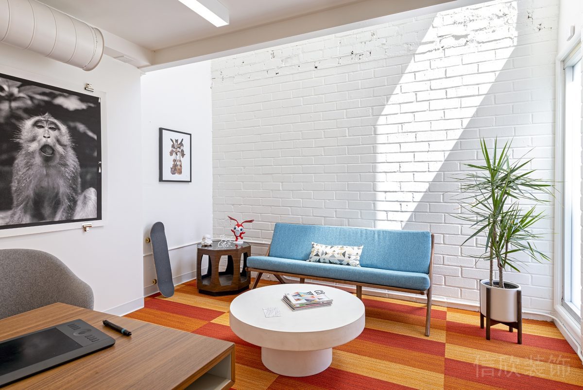 北歐風(fēng)總裁辦公室裝修設(shè)計彩色沙發(fā)地毯效果圖復(fù)古墻磚效果