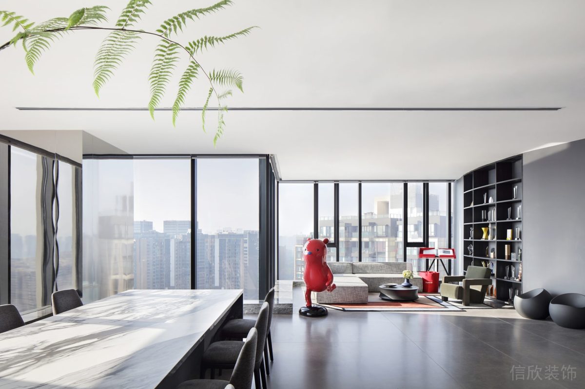 大理石紋路桌面搭配極簡(jiǎn)風(fēng)座椅設(shè)計(jì)全落地式玻璃裝修辦公室就餐區(qū)裝修