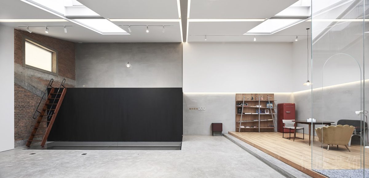 地臺木質(zhì)地板原木風(fēng)現(xiàn)代簡約天花內(nèi)嵌式燈飾設(shè)計辦公室