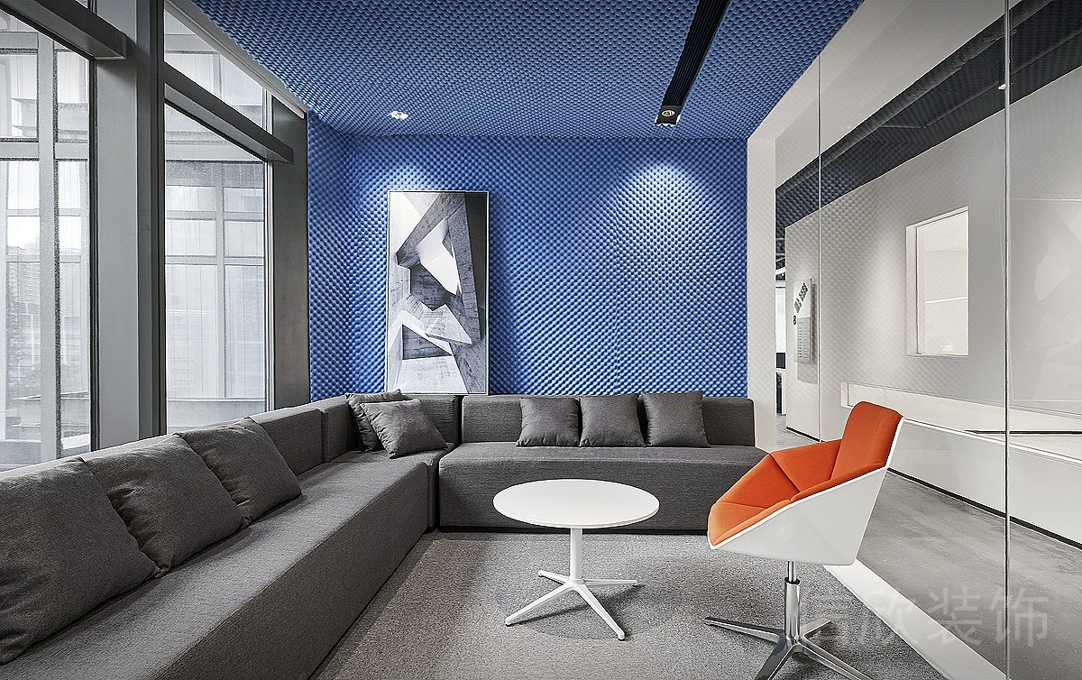高透玻璃灰色地毯撞色藍色墻紙?zhí)旎ò逶O計辦公室休息區(qū)設計圖