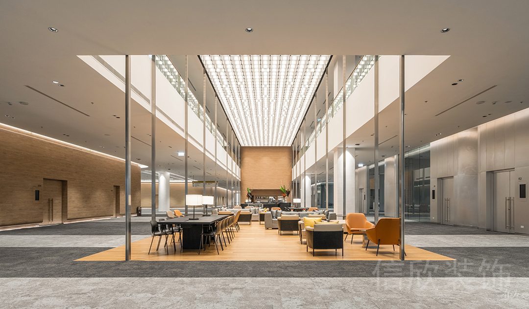 金屬墻柱設(shè)計(jì)鏤空橙色現(xiàn)代休息區(qū)辦公室裝修