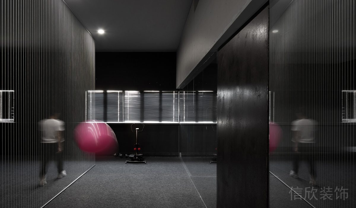 落地式垂直條形鏤空式屏風裝修鏡面玻璃面板設計辦公室員工休息區(qū)