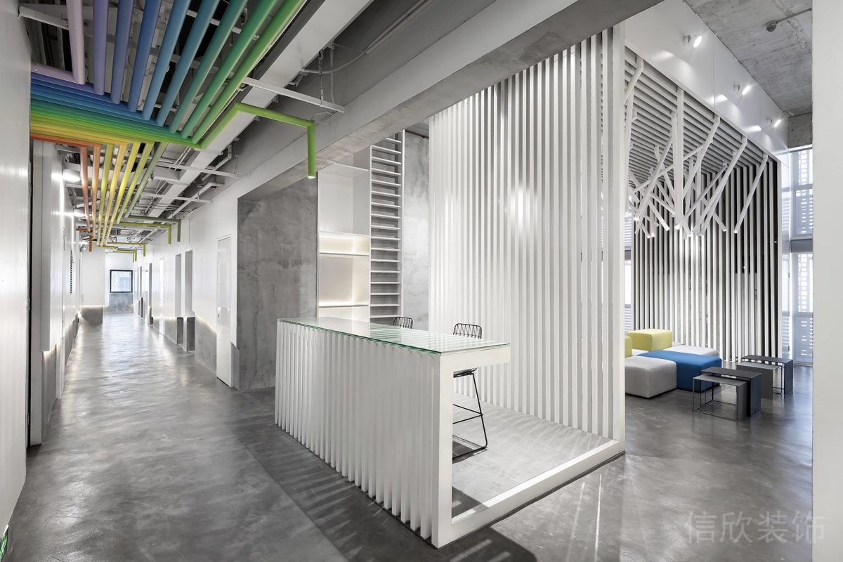 鏤空白色休息區前臺區接待臺裝修圖