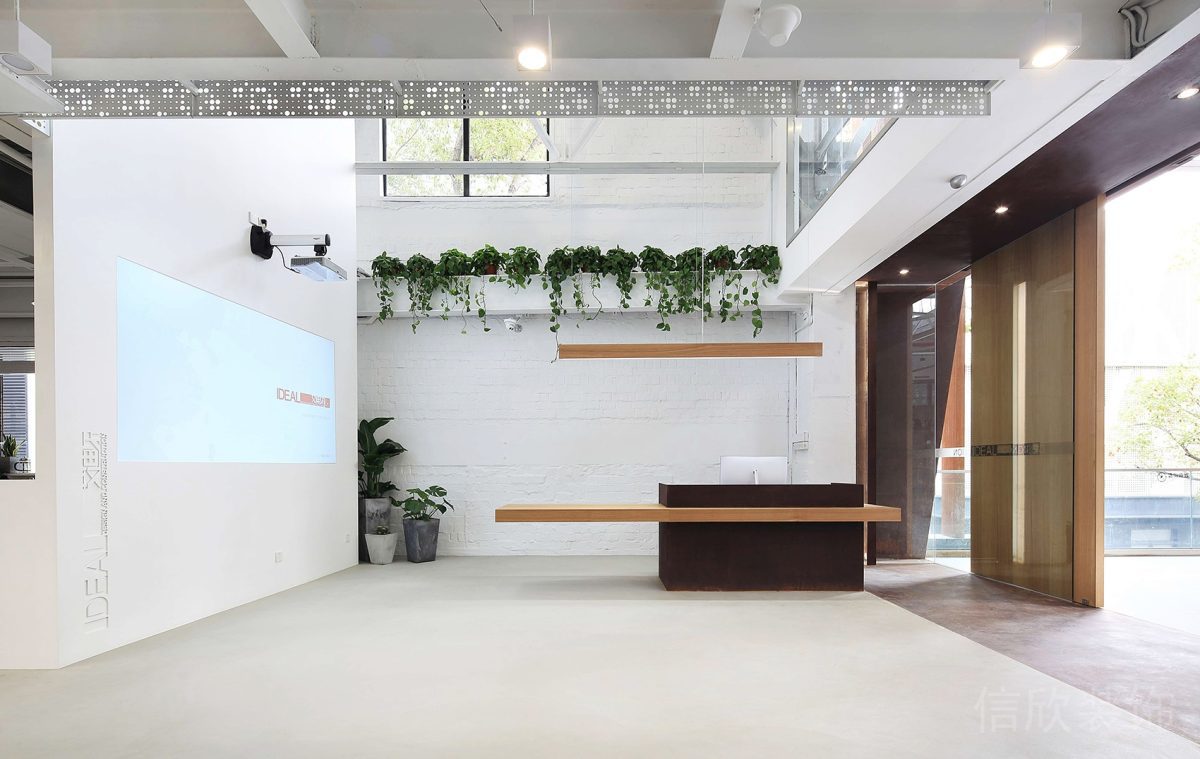 內(nèi)嵌式顯示屏裝修設(shè)計(jì)簡(jiǎn)約風(fēng)大廳玻璃過道效果