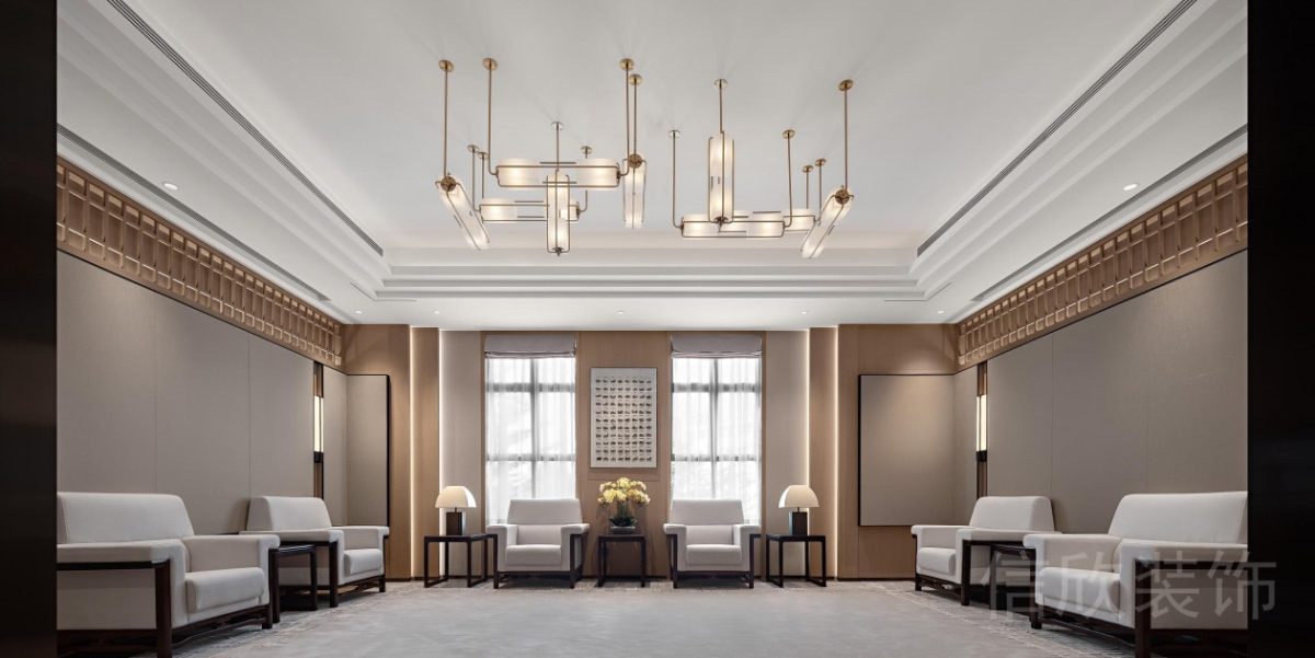 培訓(xùn)機(jī)構(gòu)比賽等候室裝修會(huì)議室設(shè)計(jì)環(huán)形皮革沙發(fā)中式風(fēng)木質(zhì)設(shè)計(jì)