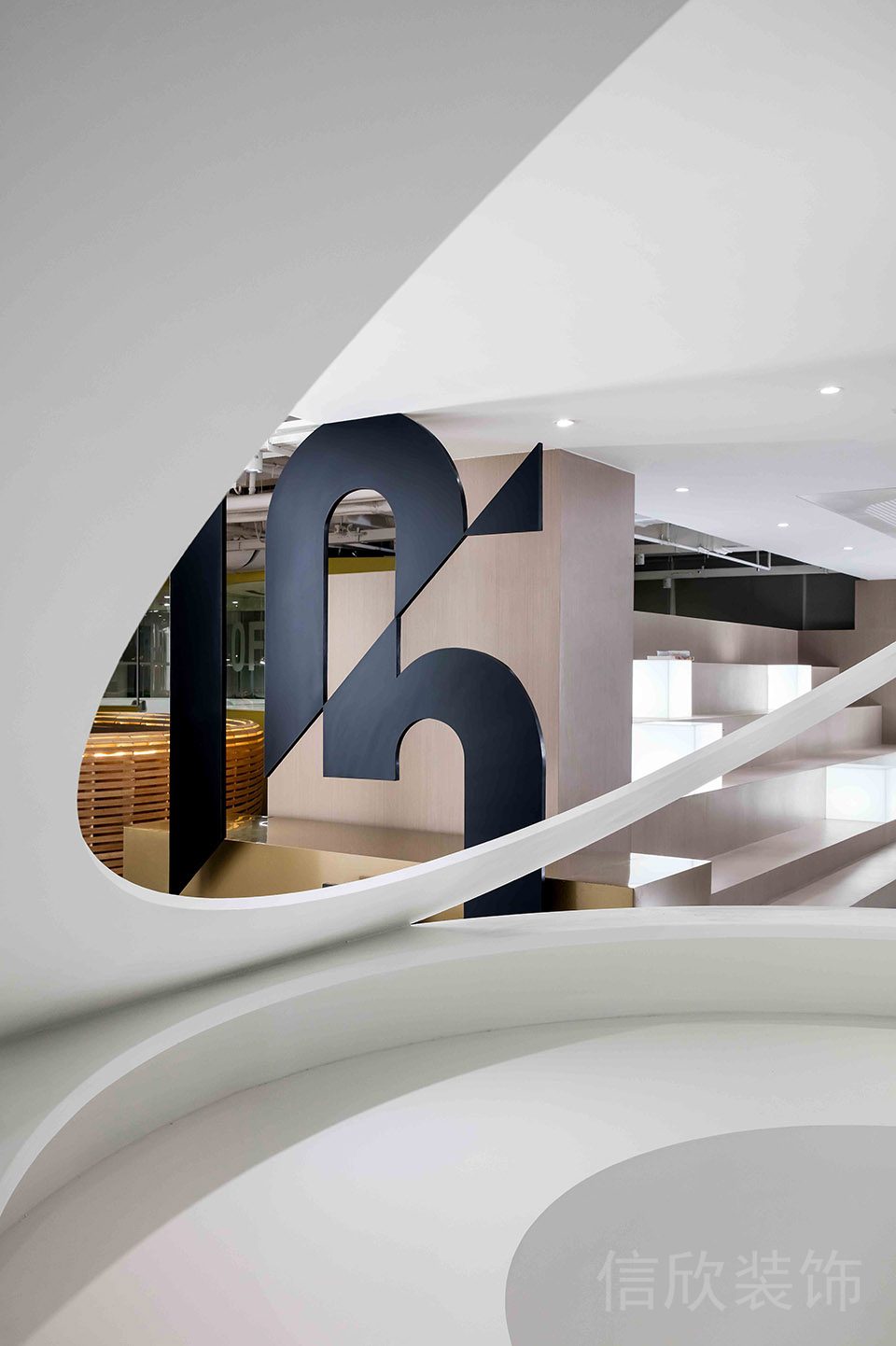 數(shù)字黑色金屬墻體設(shè)計鏤空設(shè)計效果圖環(huán)形鏤空白色設(shè)計圖辦公室