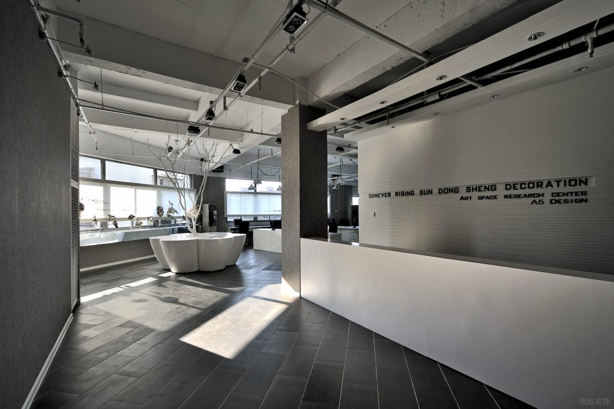 深圳市外貿公司裝修效果圖工業(yè)風前臺區(qū)白色形象版