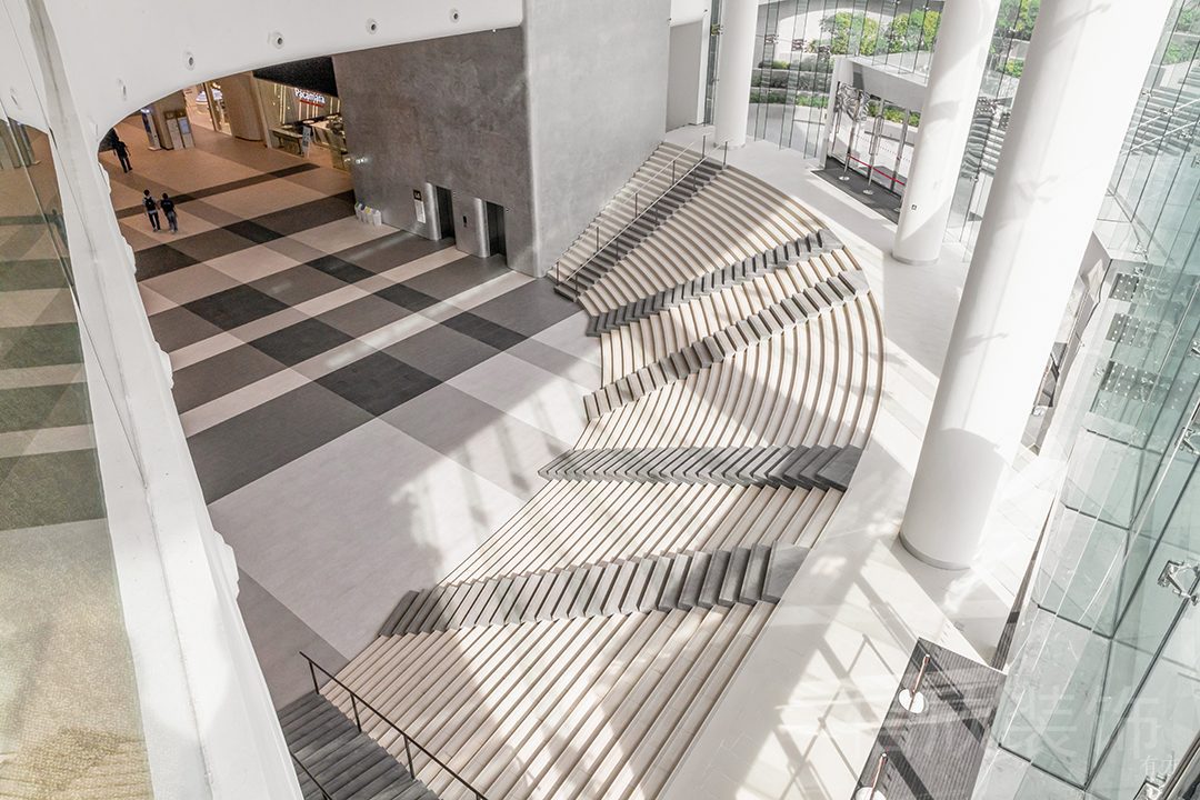 天花灰色創(chuàng)意線(xiàn)條設(shè)計(jì)辦公室裝修