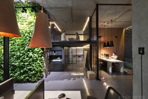 現(xiàn)代簡約風(fēng)辦公室裝修黑色邊框效果工作臺效果圖