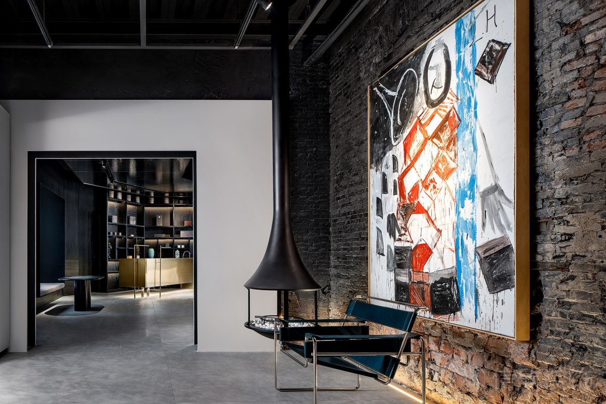 敘利亞風(fēng)墻壁搭配藝術(shù)畫設(shè)計懸吊式壁爐辦公室休息區(qū)裝修