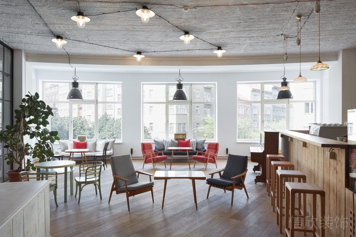 原木高腳椅裝修原木吧臺(tái)裝修辦公室員工休息區(qū)設(shè)計(jì)圖