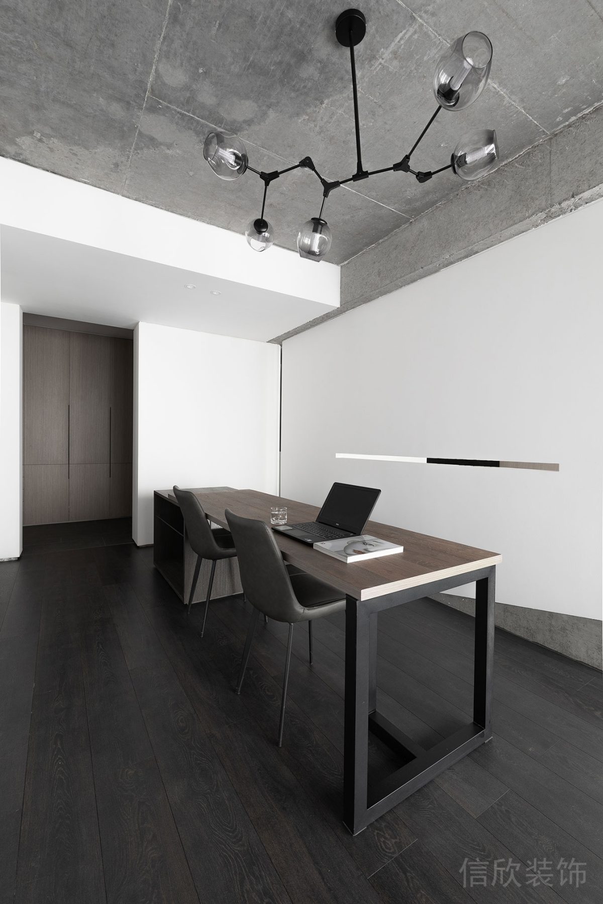 工業風天花裝修設計復古燈泡天花吊頂深色地板設計