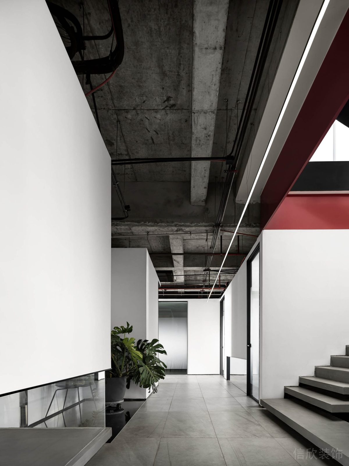 階梯式過道灰色調(diào)高級(jí)感辦公室工業(yè)風(fēng)裝修直線式瓷磚效果圖