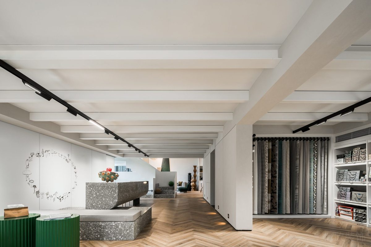 原木風(fēng)地板裝修設(shè)計辦公室窗簾選股區(qū)域效果裝修前臺區(qū)大廳效果