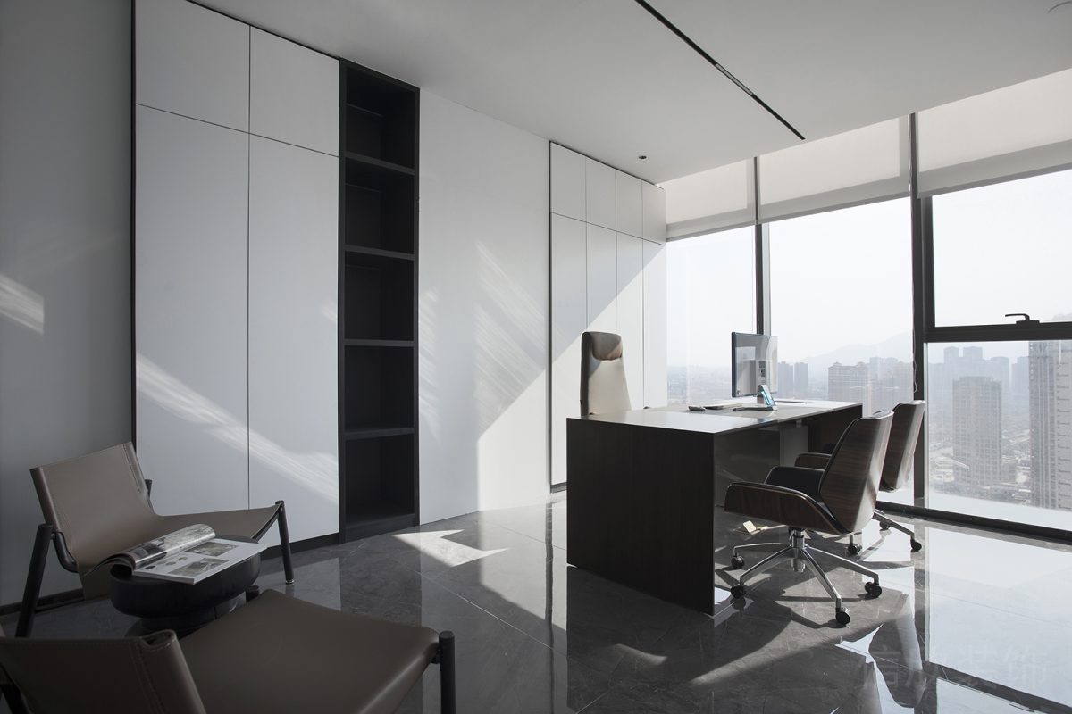 老板辦公室現代商務風寫字樓玻璃隔斷設計黑白色調墻柜效果