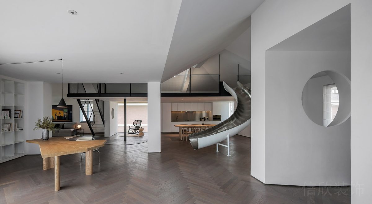 鏤空墻體隔斷白色墻體設(shè)計(jì)木質(zhì)地板簡(jiǎn)約風(fēng)金屬滑梯深圳辦公室裝修