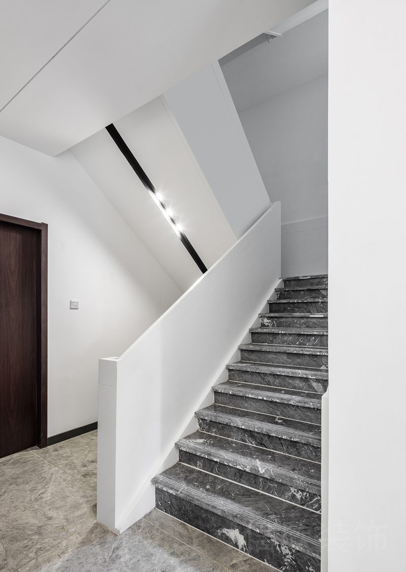 黑白色調(diào)辦公室裝修設(shè)計(jì)大理石過道白色半墻隔斷扶手階梯式設(shè)計(jì)圖