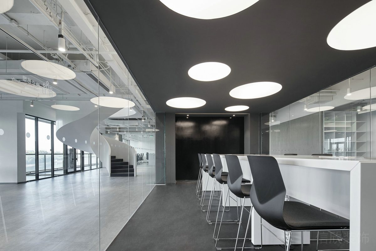 會議室裝修設(shè)計天花燈飾設(shè)計led圓形波點玻璃隔斷圖